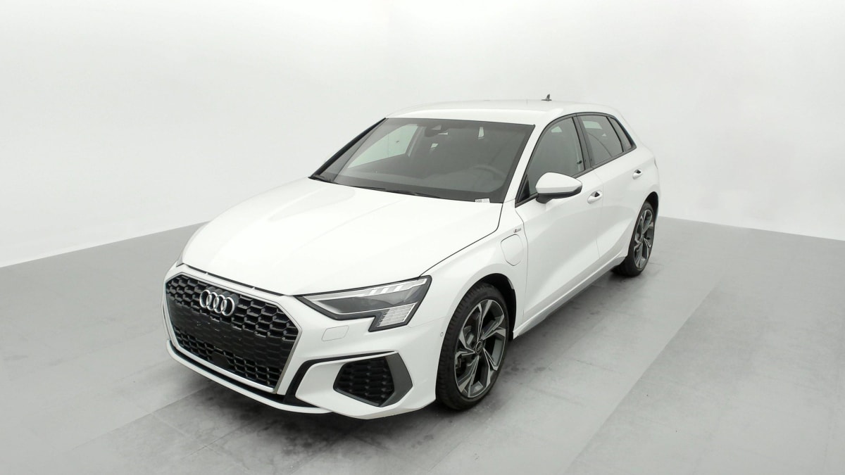 AUDI A3 SPORTBACK 40 TFSIe 204 S Tronic 6 S Line