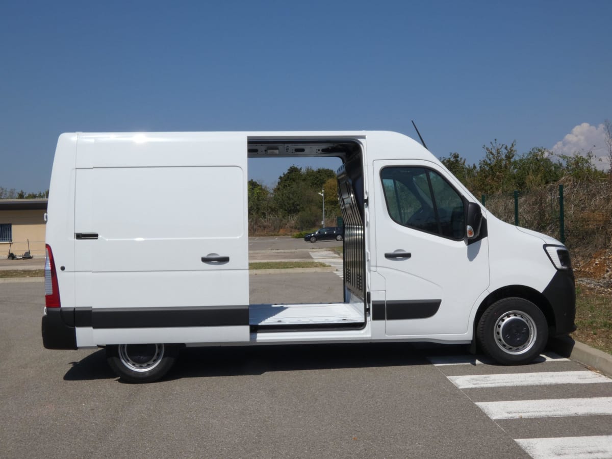 RENAULT MASTER TRAC F3300 L2H2 BLUE DCI 150 CONFORT