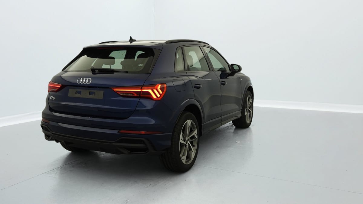 AUDI Q3 35 TDI 150 CH S TRONIC 7 S LINE