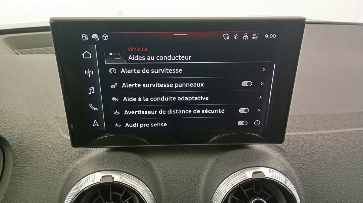 AUDI Q2 35 TFSI 150 S tronic 7 Design + Pack assistance route + Pack assistance stationnement + Pack extérieur S Line + Pack esthétique noir