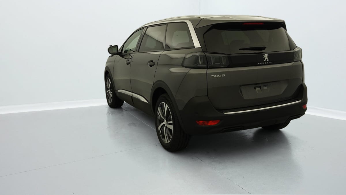 PEUGEOT 5008 Hybrid 136 e-DCS6 Allure Pack