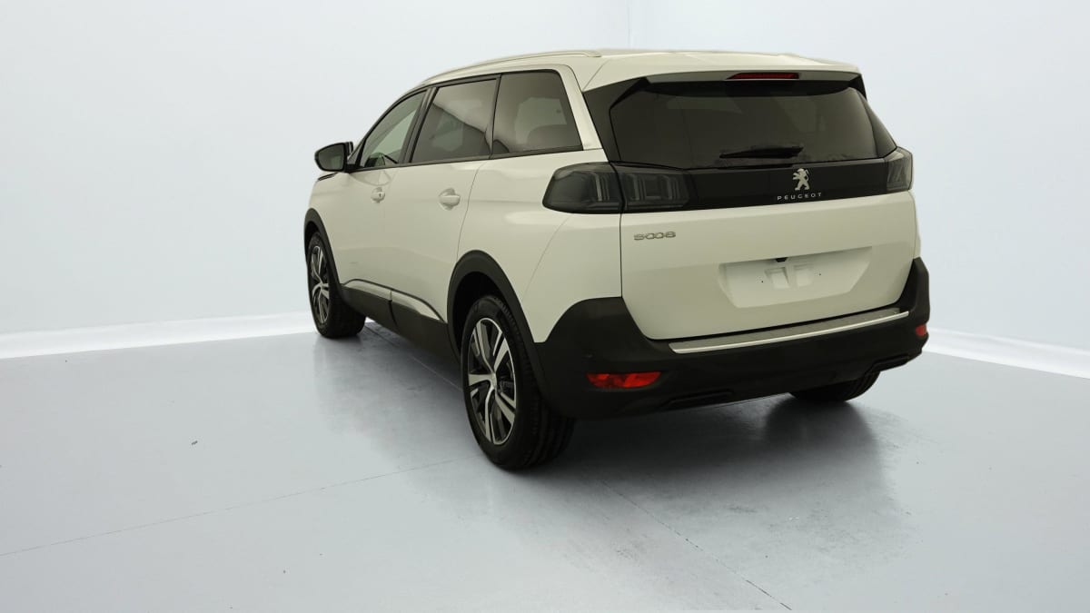 PEUGEOT 5008 Hybrid 136 e-DCS6 Allure Pack