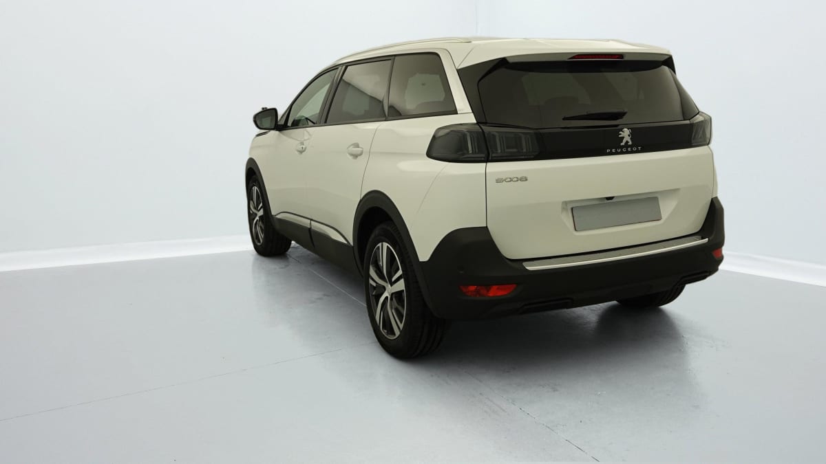 PEUGEOT 5008 Hybrid 136 e-DCS6 Allure Pack