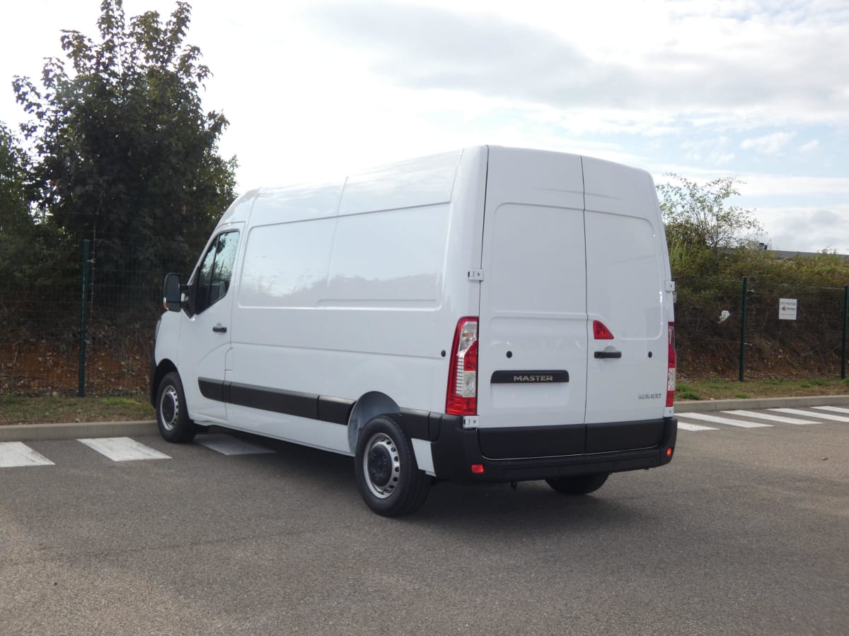 RENAULT MASTER TRAC F3500 L2H2 BLUE DCI 135 CONFORT