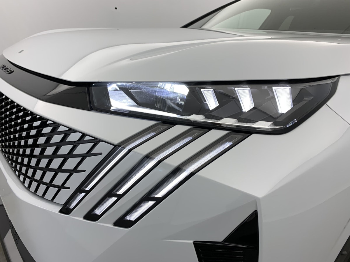 PEUGEOT 5008  HYBRID 136 E-DCS6 GT
