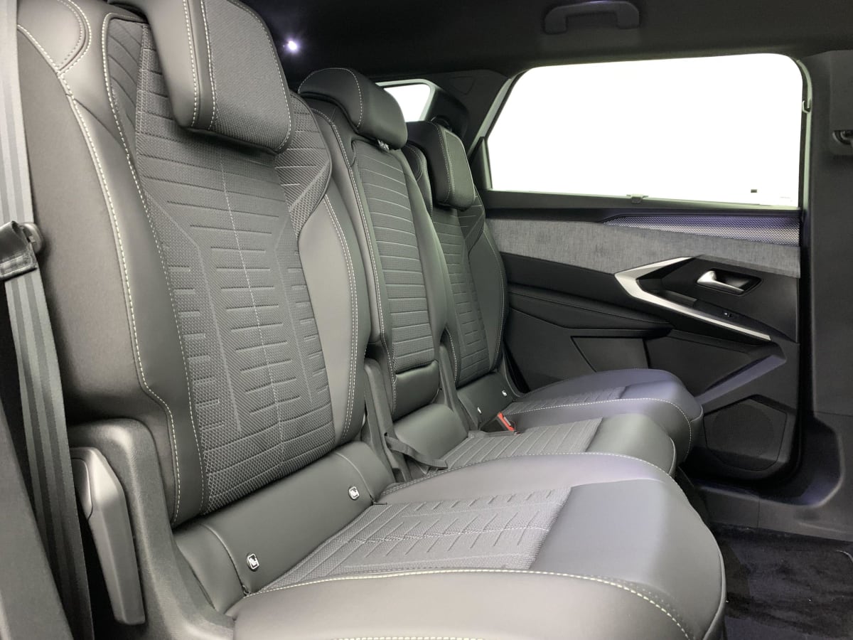 PEUGEOT 5008  HYBRID 136 E-DCS6 GT