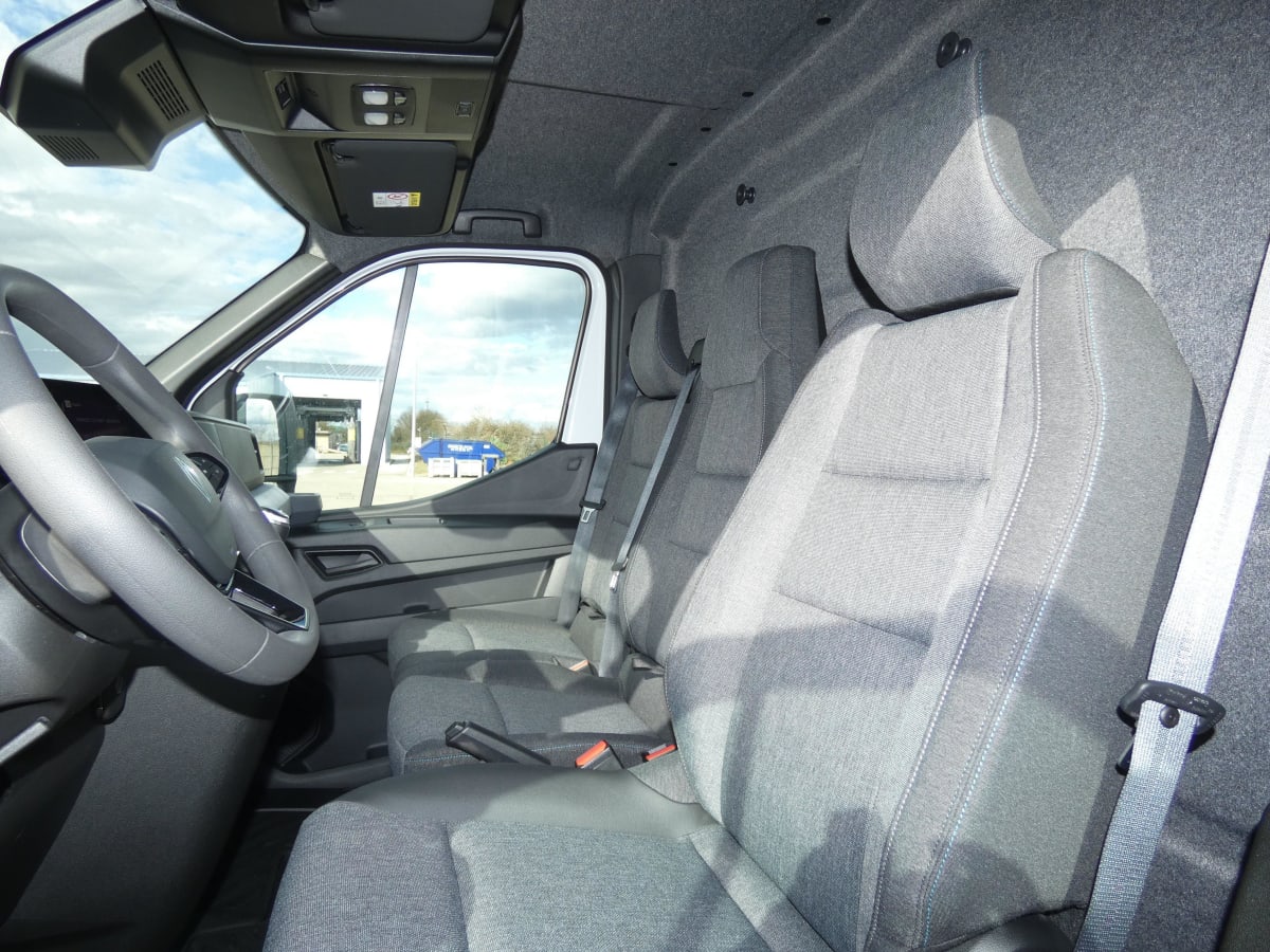 RENAULT MASTER VAN FGN TRAC 3T5 L3H2 BLUE DCI 130 EXTRA