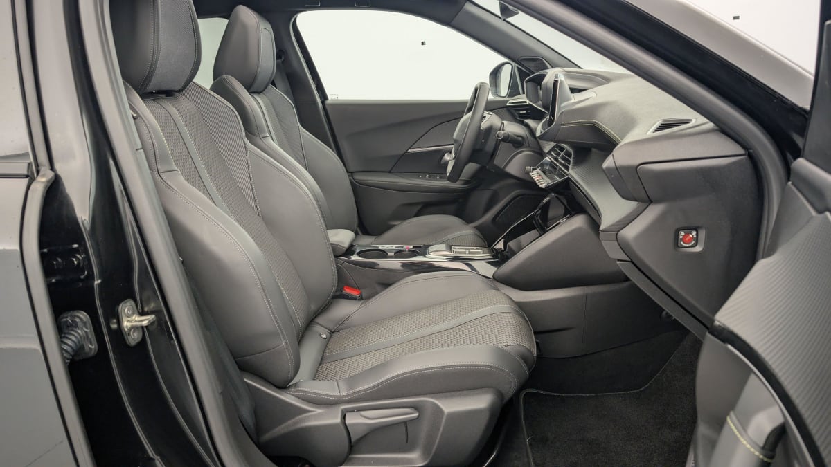 PEUGEOT 2008 ELECTRIQUE 136 ch GT