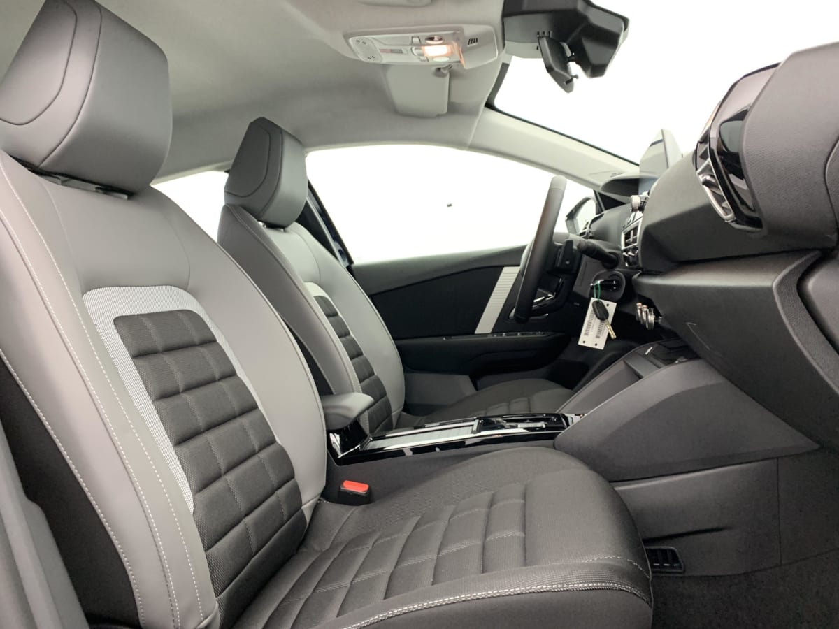 CITROEN C4  HYBRIDE 136 E-DCS6 PLUS