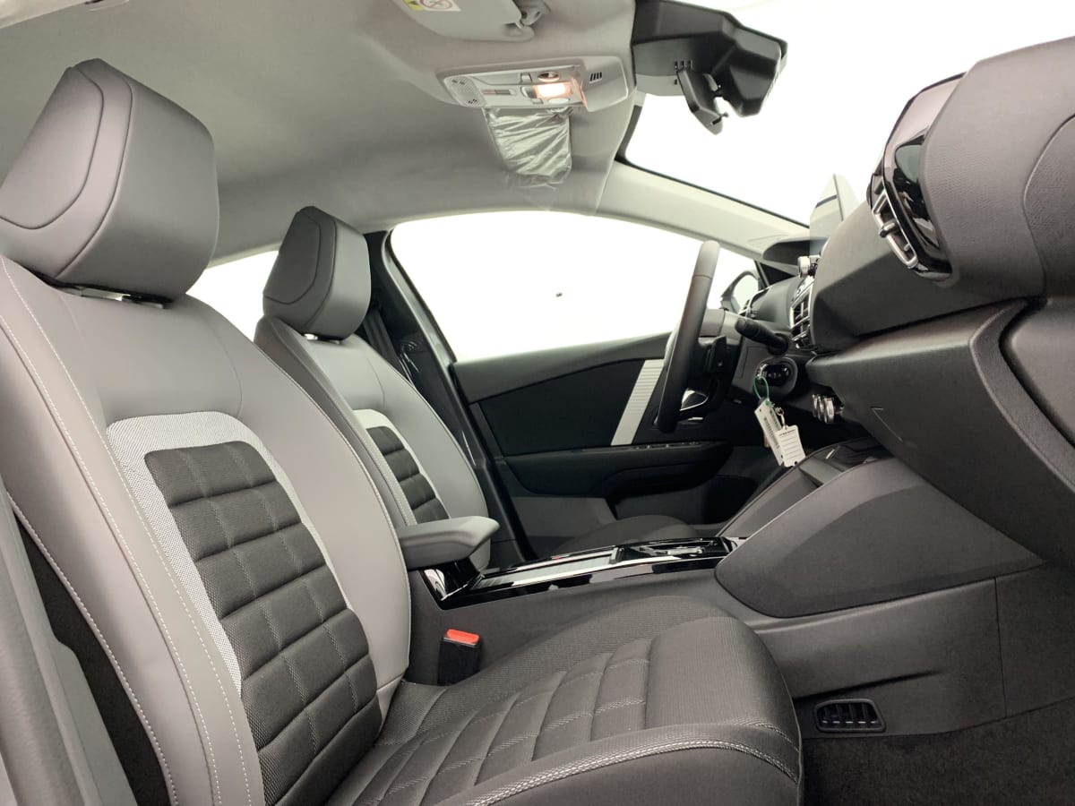 CITROEN C4  HYBRIDE 136 E-DCS6 PLUS