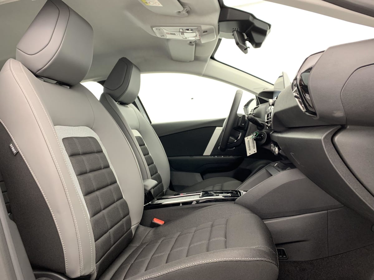 CITROEN C4  HYBRIDE 136 E-DCS6 PLUS