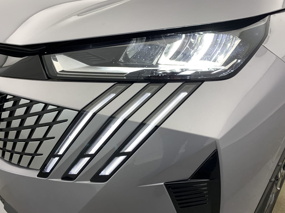 PEUGEOT 5008  HYBRID 136 E-DCS6 ALLURE