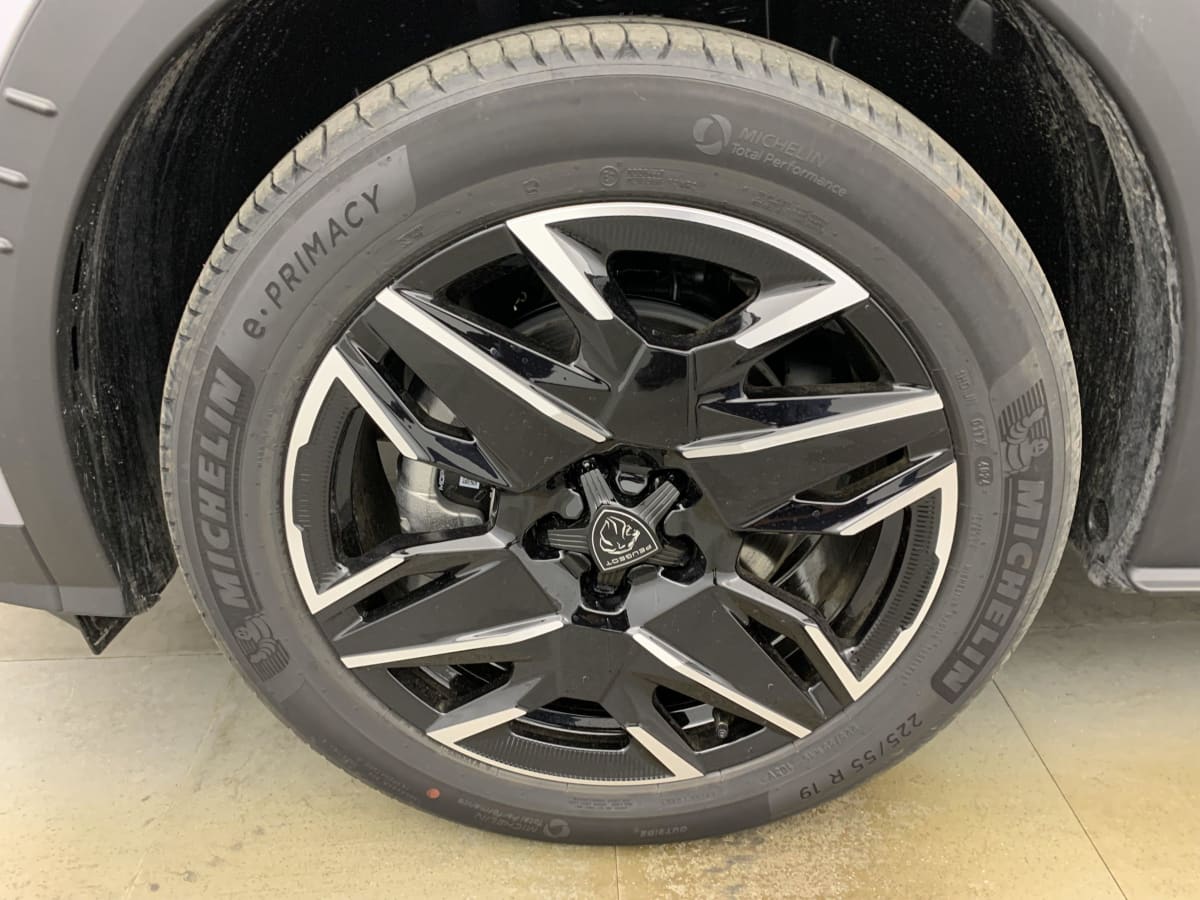PEUGEOT 5008  HYBRID 136 E-DCS6 ALLURE