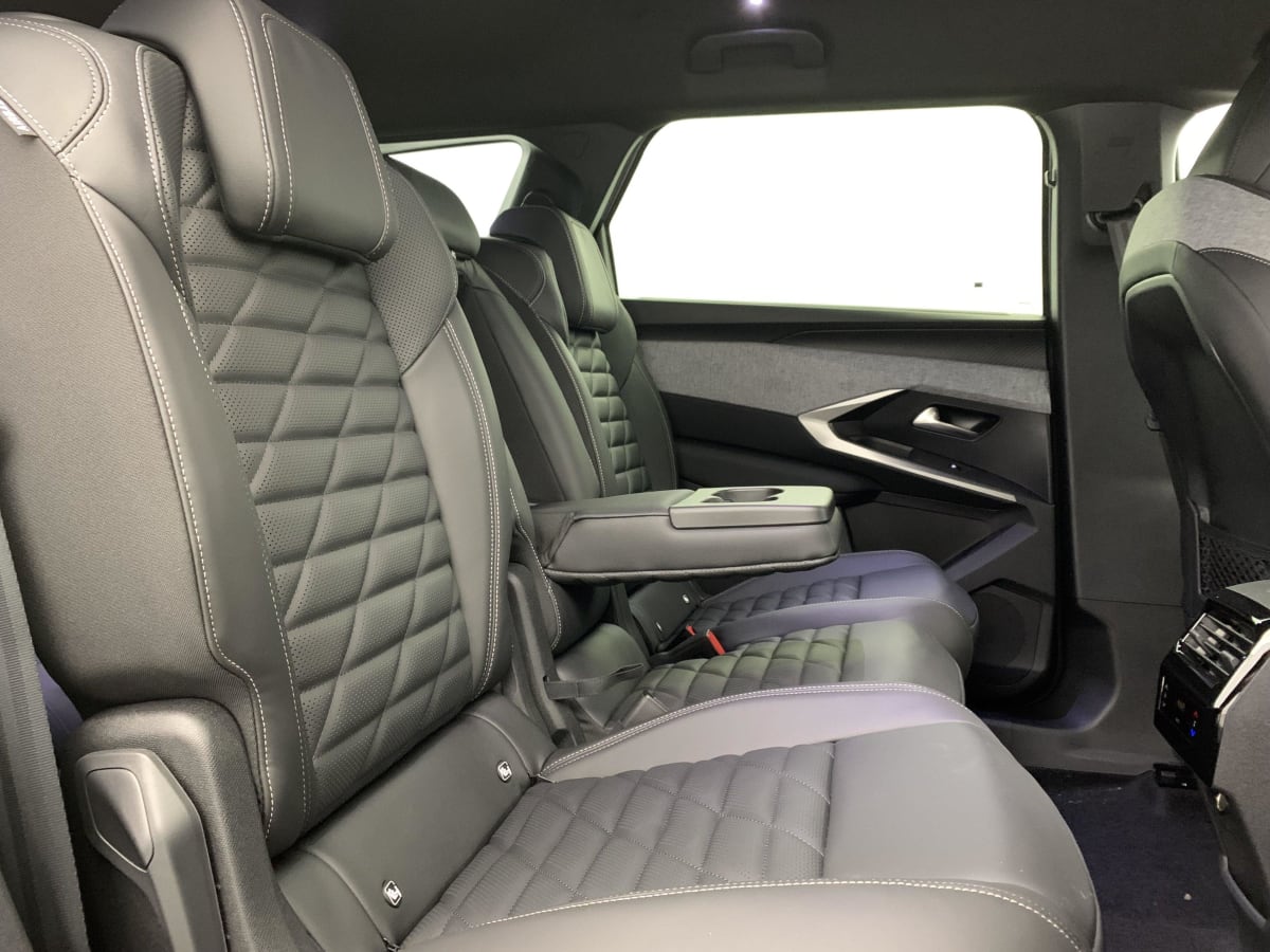 PEUGEOT 5008  HYBRID 136 E-DCS6 ALLURE
