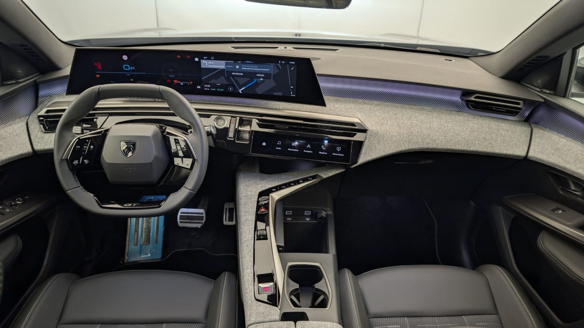 PEUGEOT 3008 Hybrid 145 e-DCS6 GT
