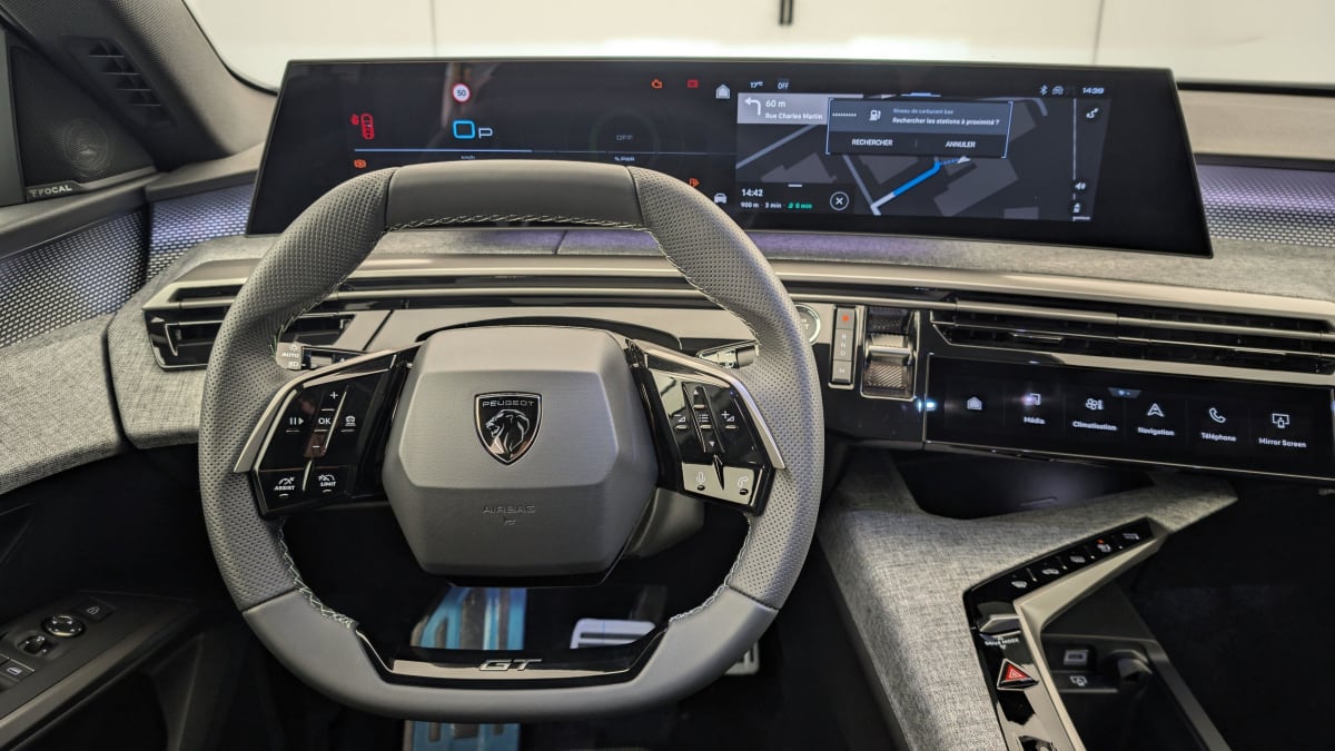 PEUGEOT 3008 Hybrid 145 e-DCS6 GT