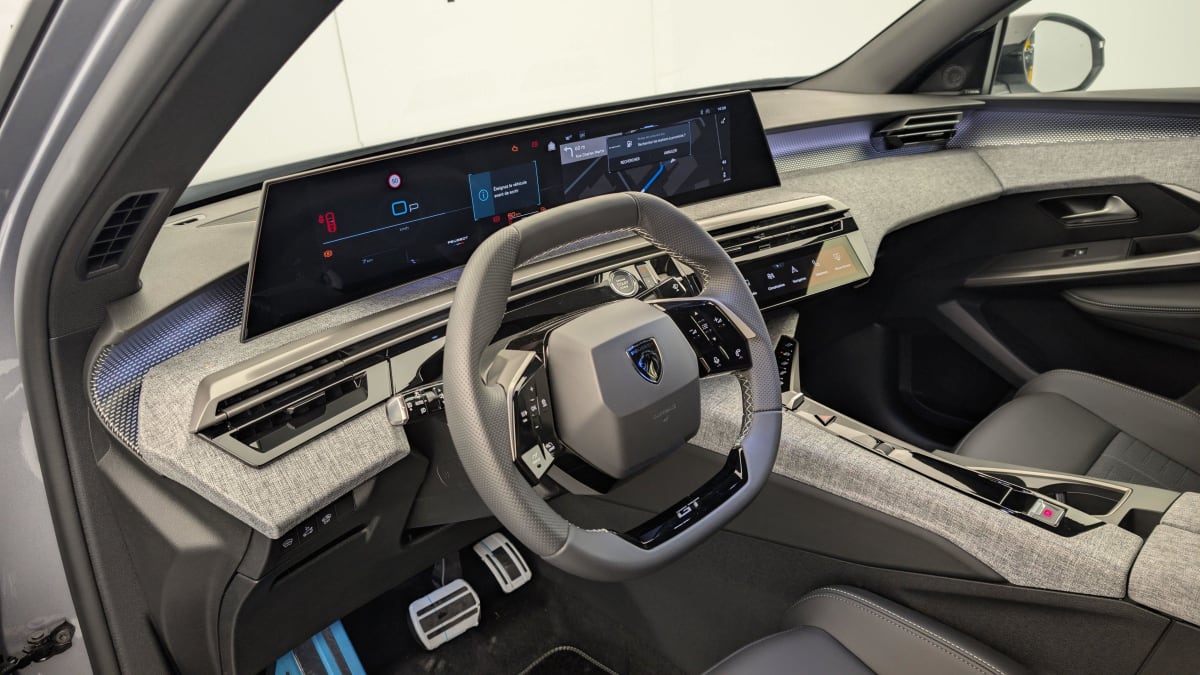 PEUGEOT 3008 Hybrid 145 e-DCS6 GT