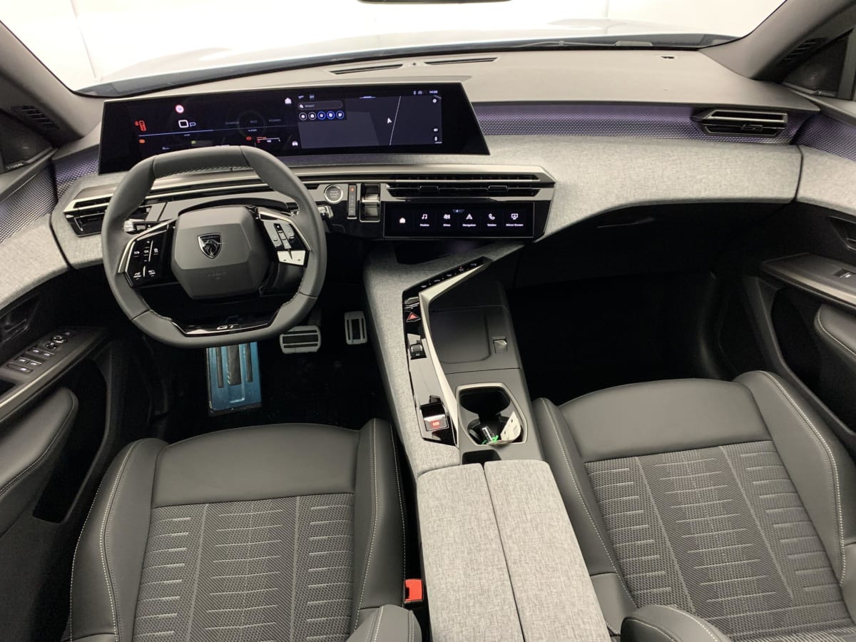 PEUGEOT 3008 Hybrid 145 e-DCS6 GT