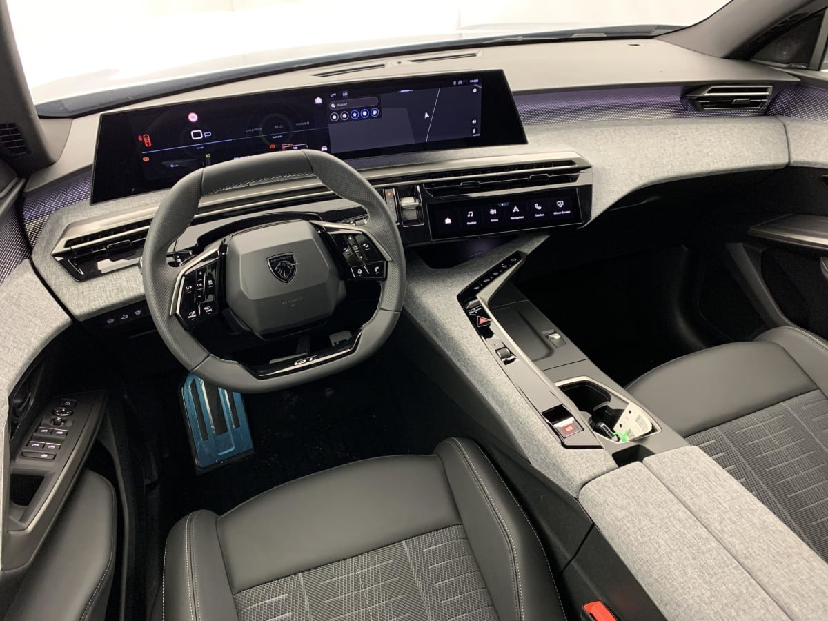 PEUGEOT 3008 Hybrid 145 e-DCS6 GT