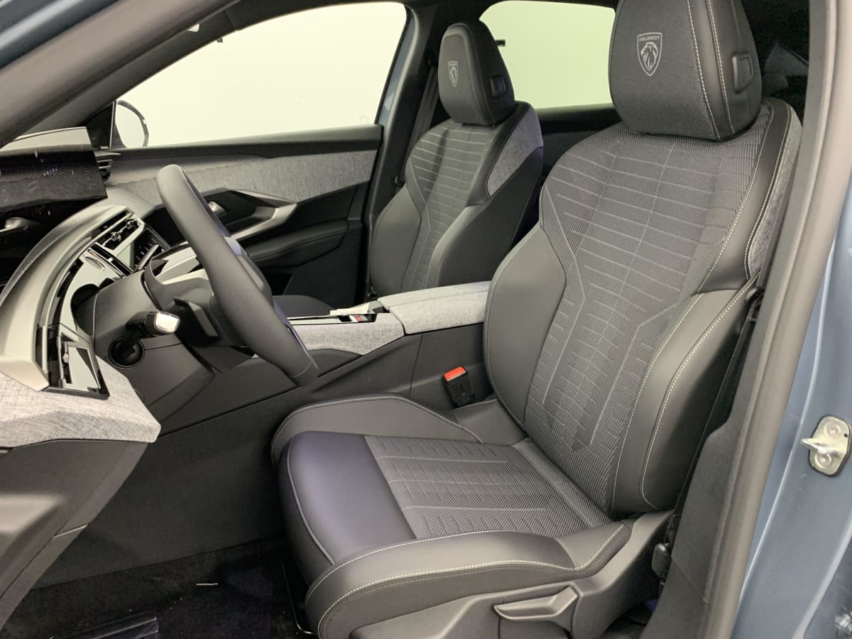 PEUGEOT 3008 Hybrid 145 e-DCS6 GT