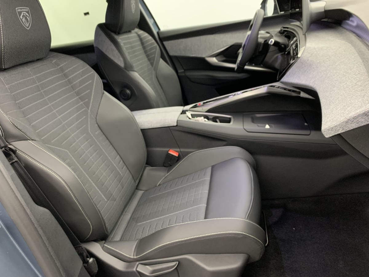 PEUGEOT 3008 Hybrid 145 e-DCS6 GT