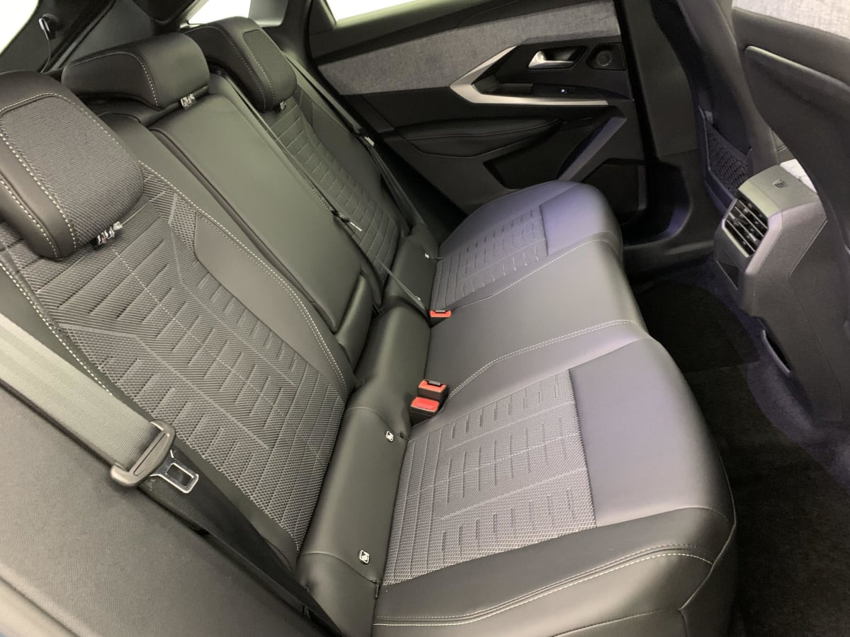 PEUGEOT 3008 Hybrid 145 e-DCS6 GT