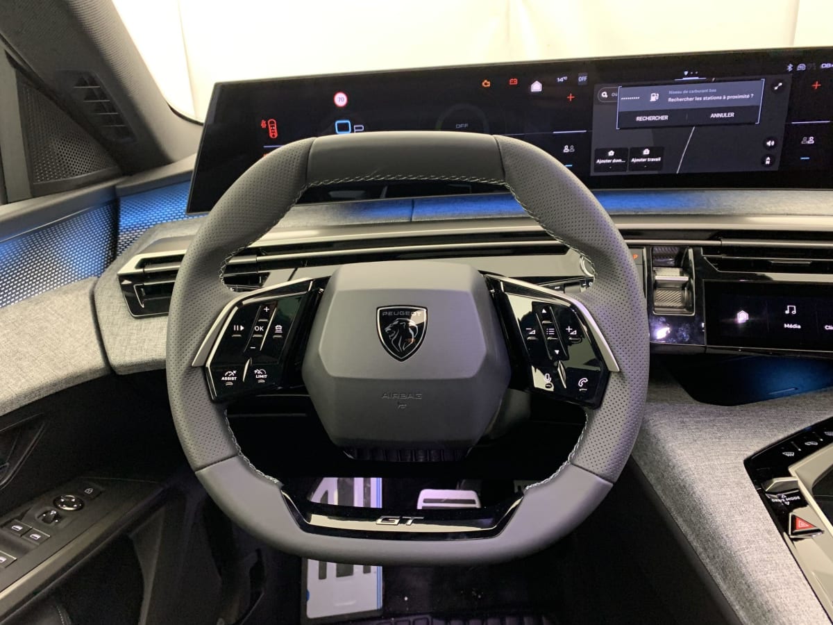 PEUGEOT 5008  HYBRID 145 E-DCS6 GT