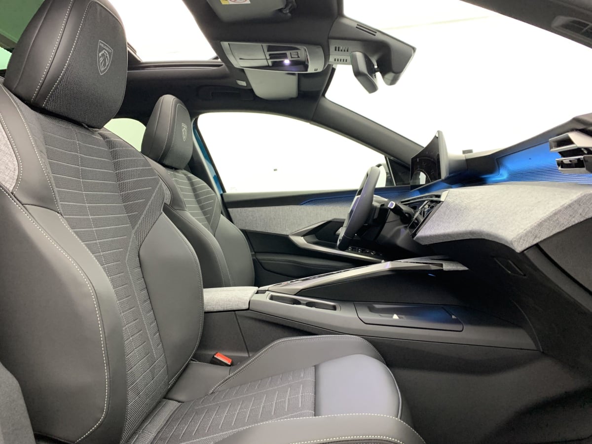 PEUGEOT 5008  HYBRID 145 E-DCS6 GT