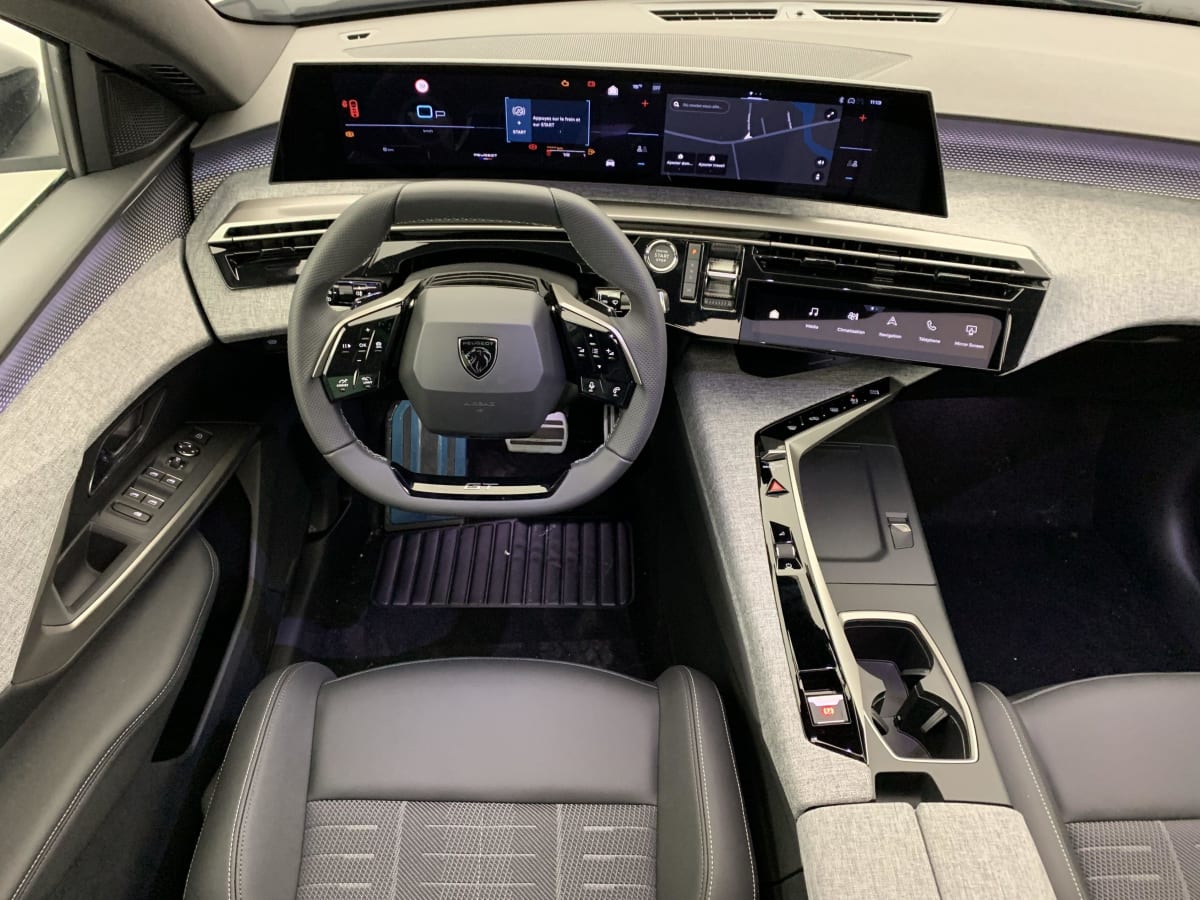 PEUGEOT 5008  HYBRID 145 E-DCS6 GT