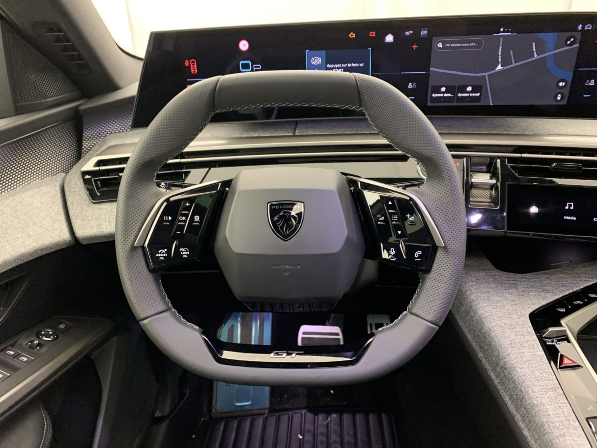 PEUGEOT 5008  HYBRID 145 E-DCS6 GT