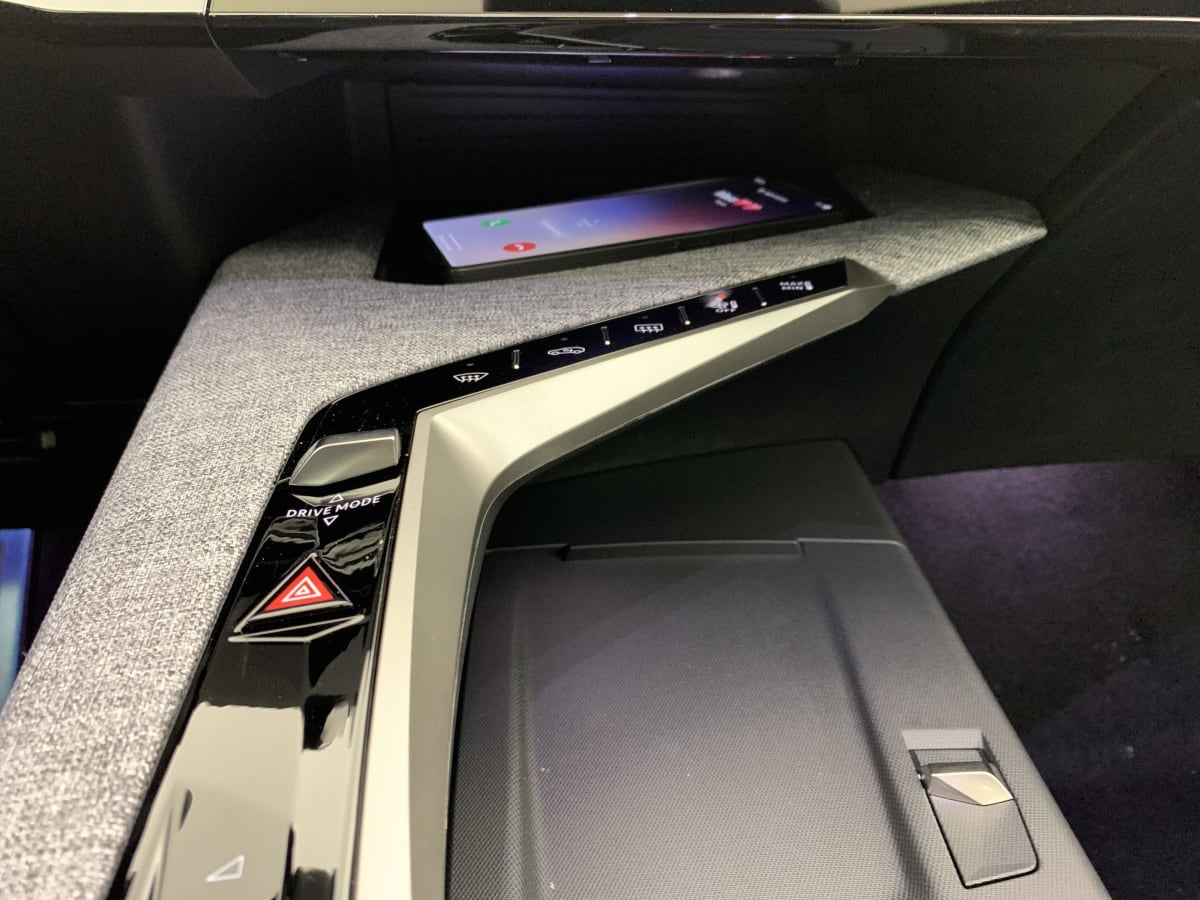 PEUGEOT 5008  HYBRID 145 E-DCS6 GT
