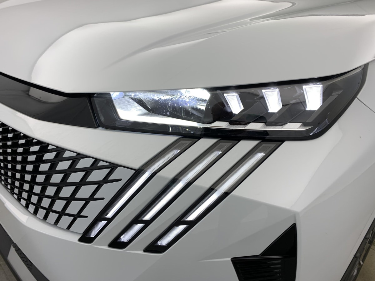 PEUGEOT 5008  HYBRID 145 E-DCS6 GT
