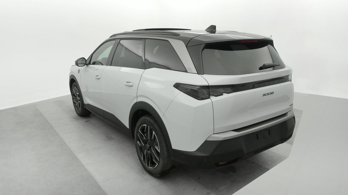 PEUGEOT 5008  HYBRID 145 E-DCS6 GT