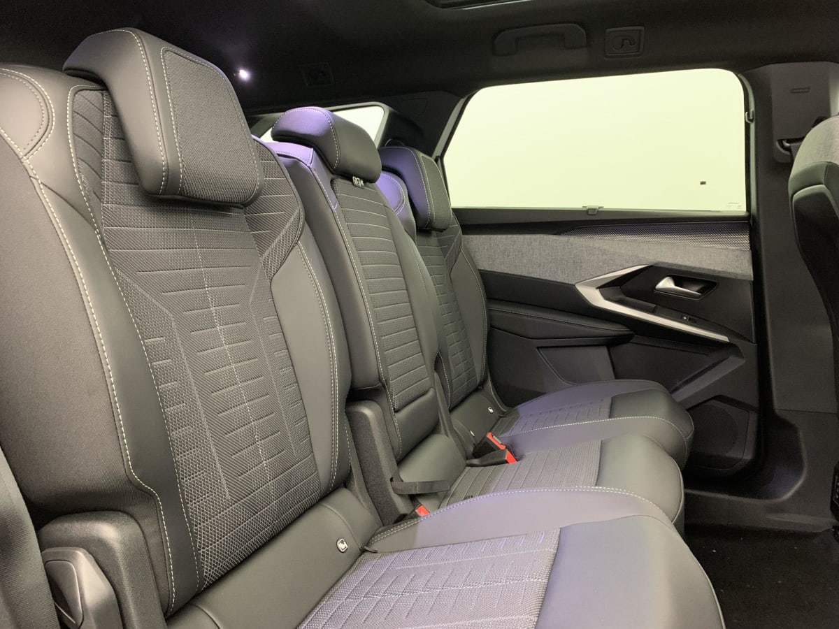PEUGEOT 5008  HYBRID 145 E-DCS6 GT