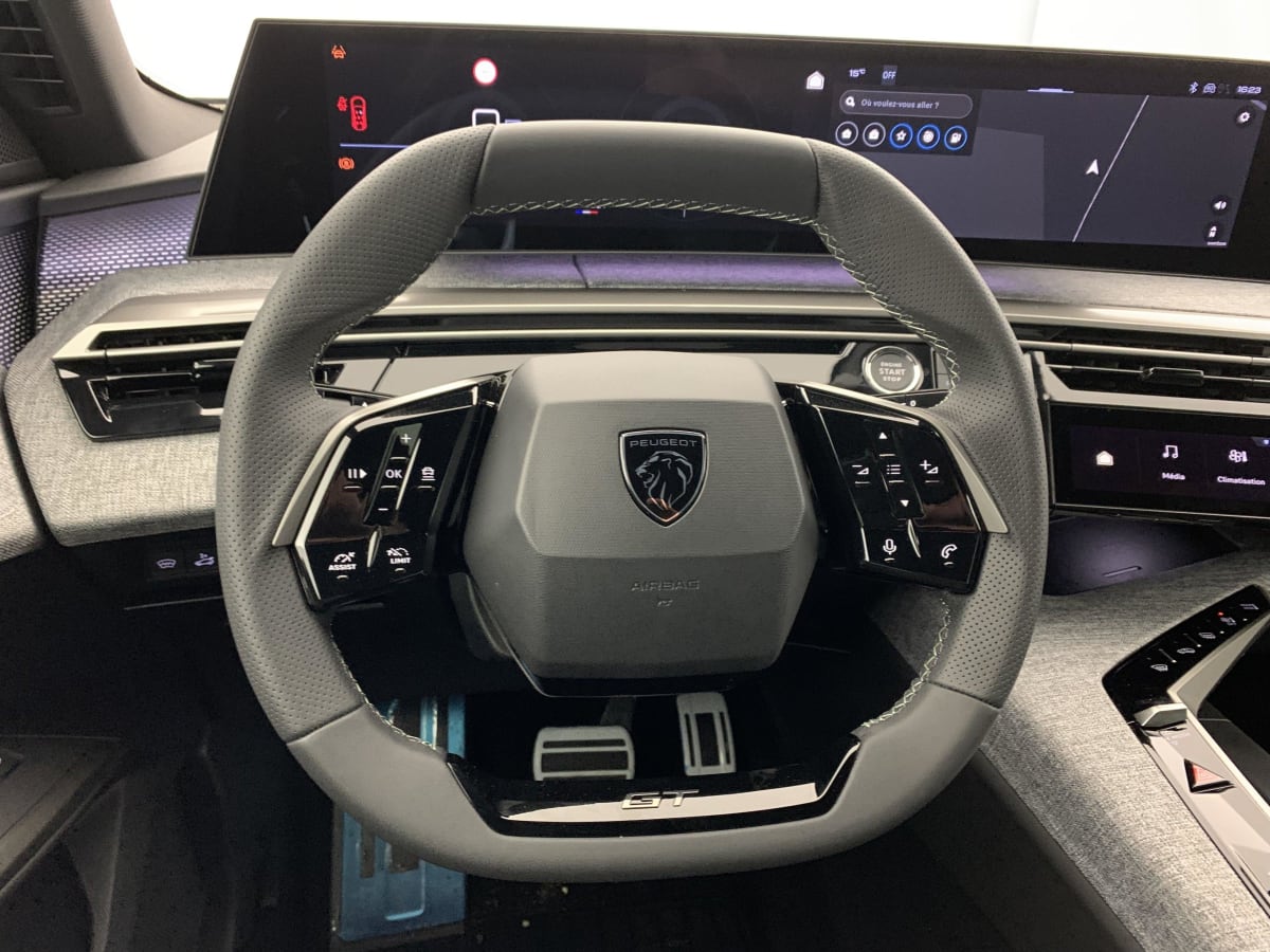PEUGEOT 5008  HYBRID 145 E-DCS6 GT