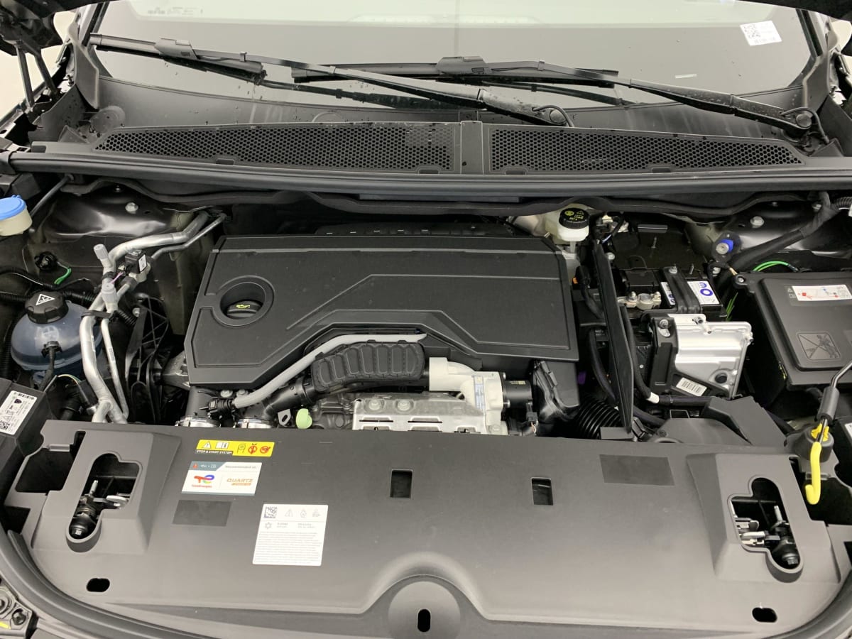 PEUGEOT 5008  HYBRID 145 E-DCS6 GT