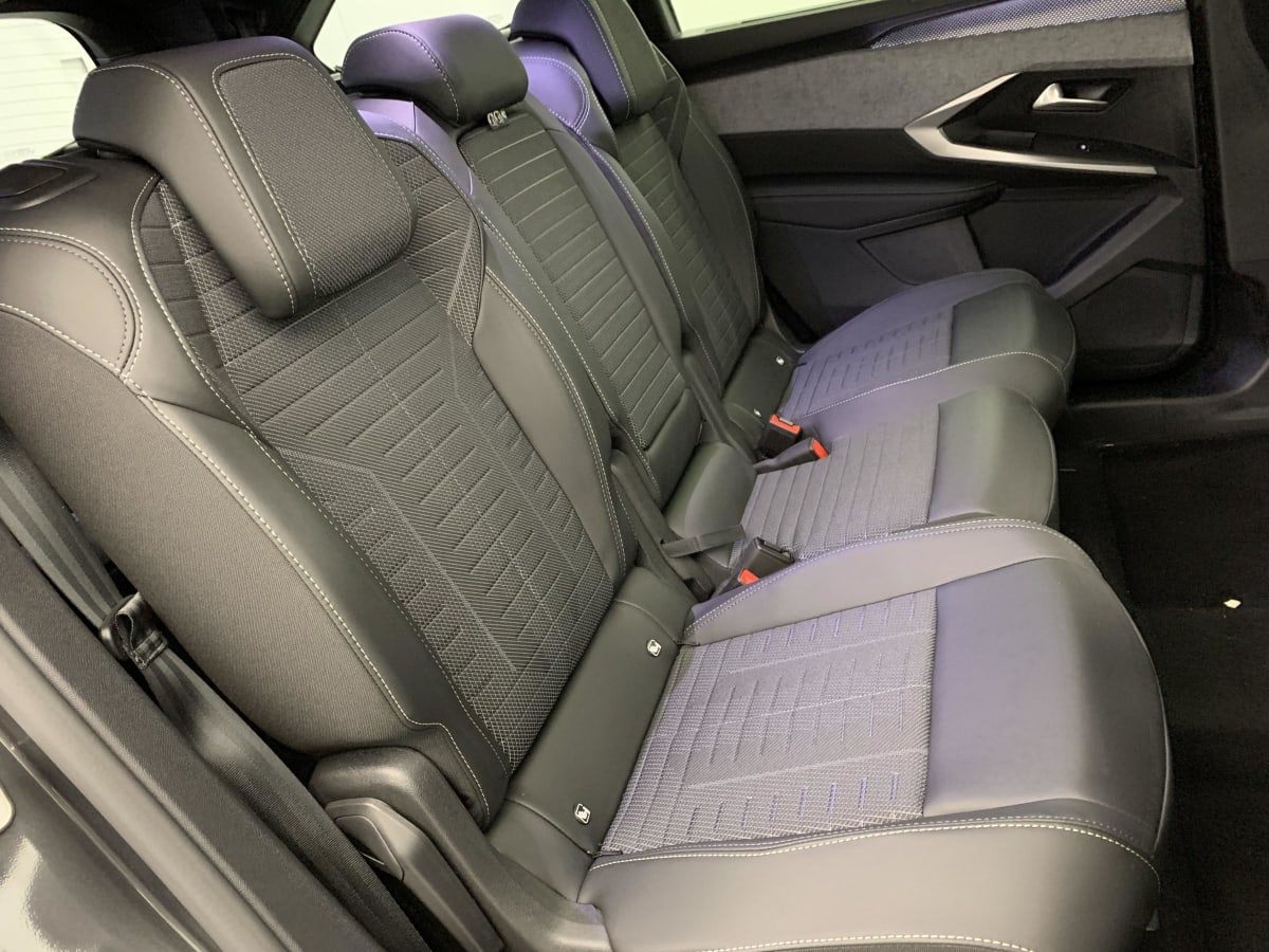 PEUGEOT 5008  HYBRID 145 E-DCS6 GT
