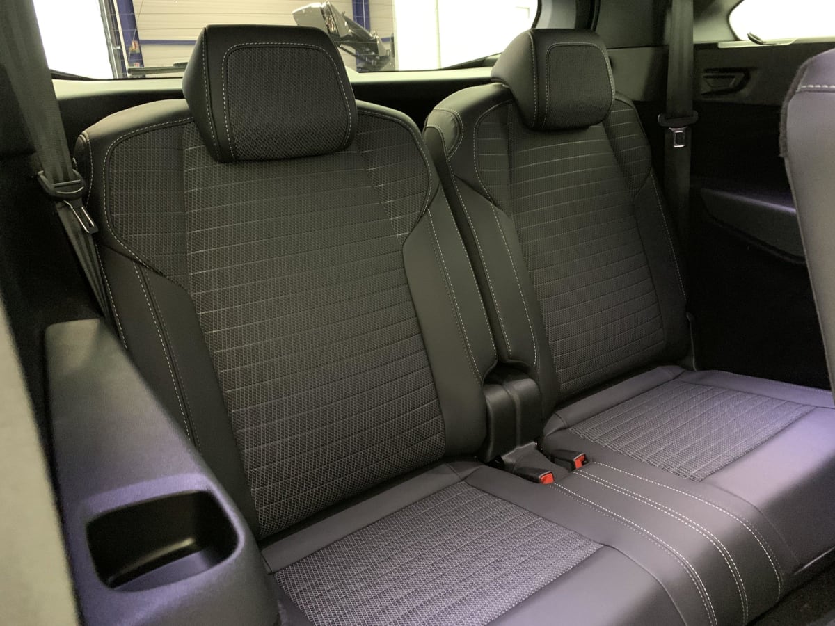 PEUGEOT 5008  HYBRID 145 E-DCS6 GT