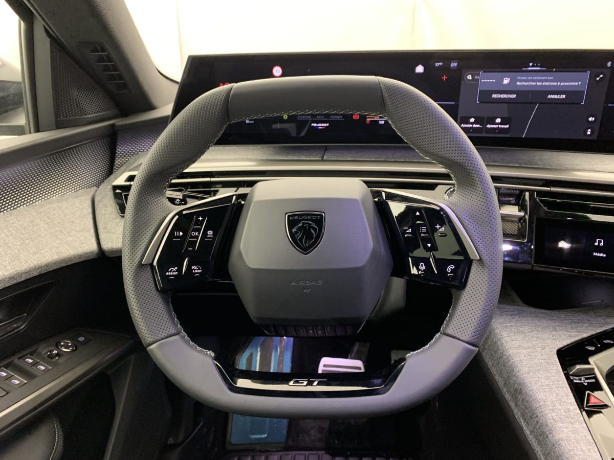 PEUGEOT 5008  HYBRID 145 E-DCS6 GT