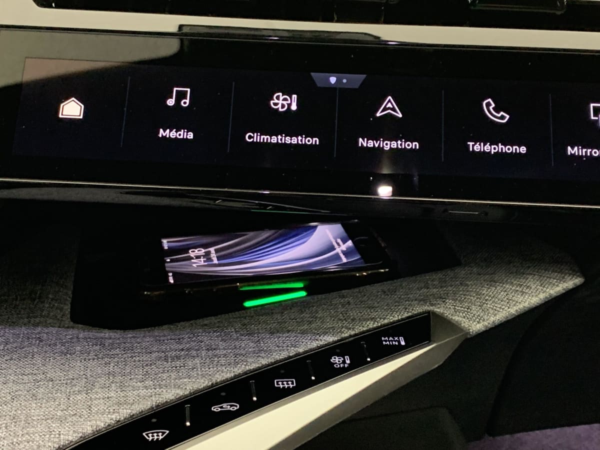 PEUGEOT 5008  HYBRID 145 E-DCS6 GT