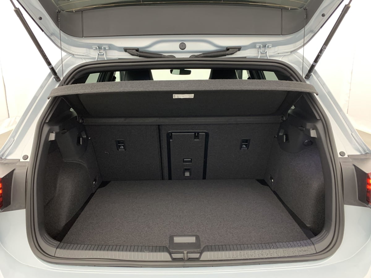 VOLKSWAGEN GOLF 8 2.0 TDI 150 DSG7 R-LINE