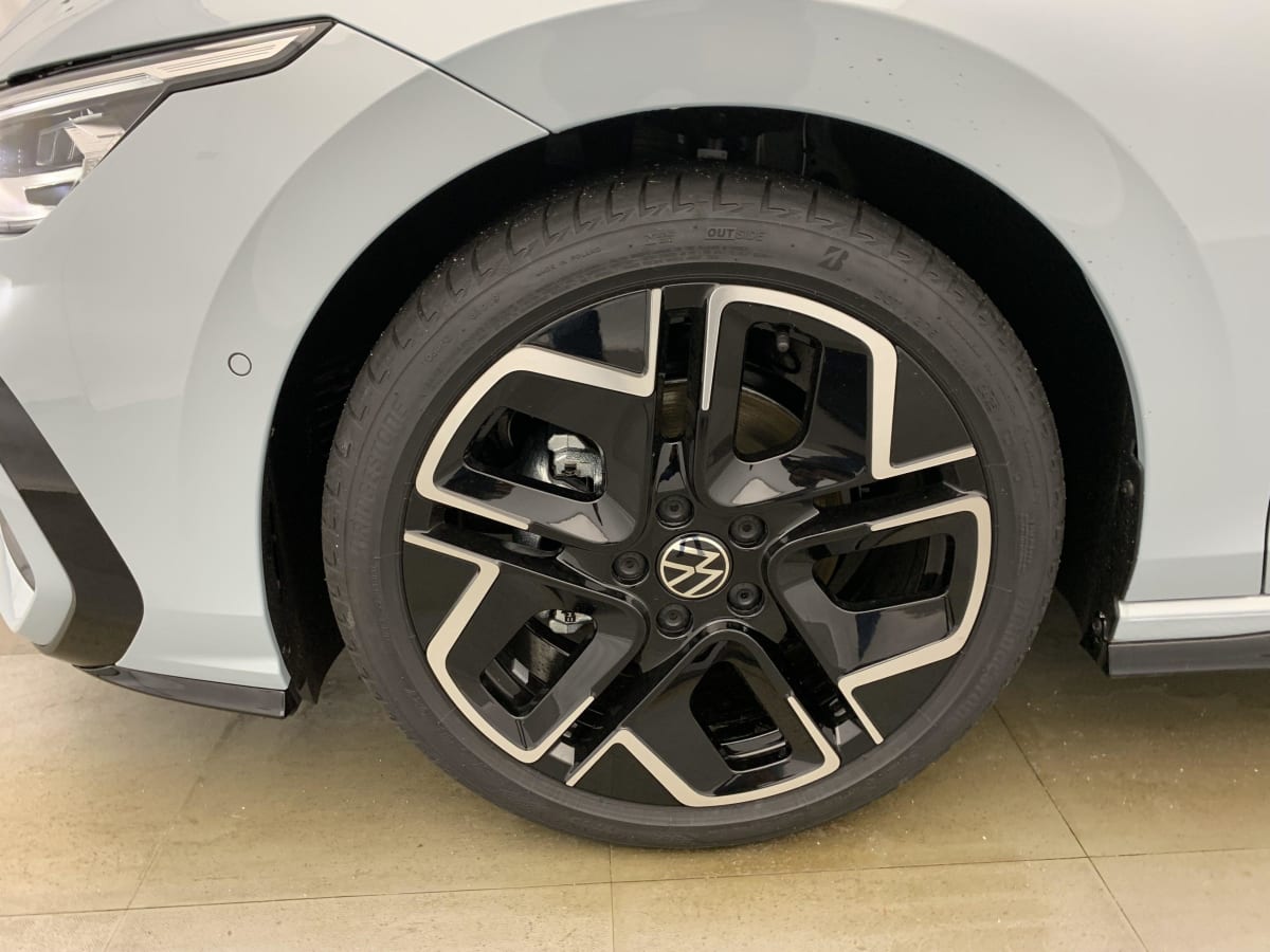 VOLKSWAGEN GOLF 8 2.0 TDI 150 DSG7 R-LINE