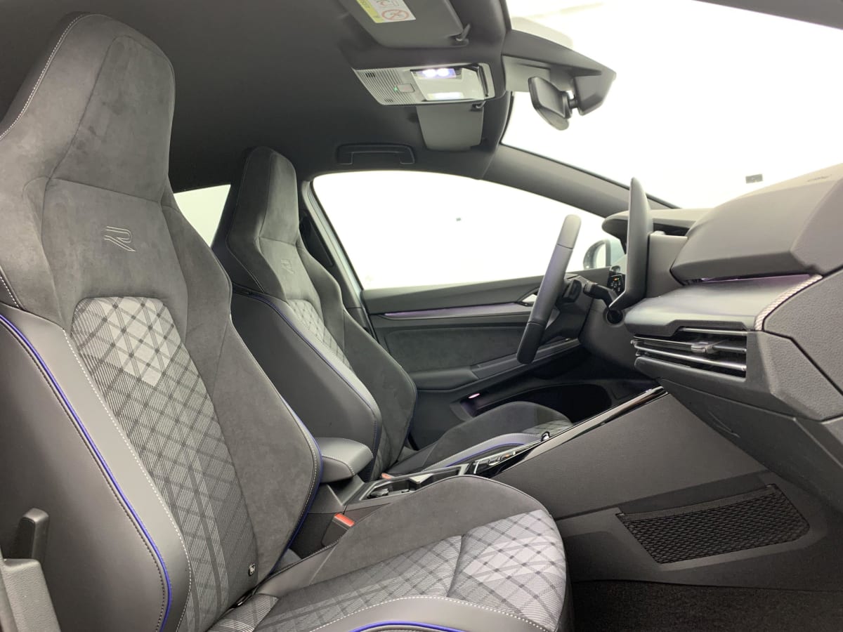 VOLKSWAGEN GOLF 8 2.0 TDI 150 DSG7 R-LINE
