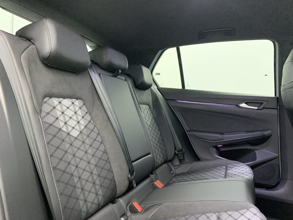 VOLKSWAGEN GOLF 8 2.0 TDI 150 DSG7 R-LINE