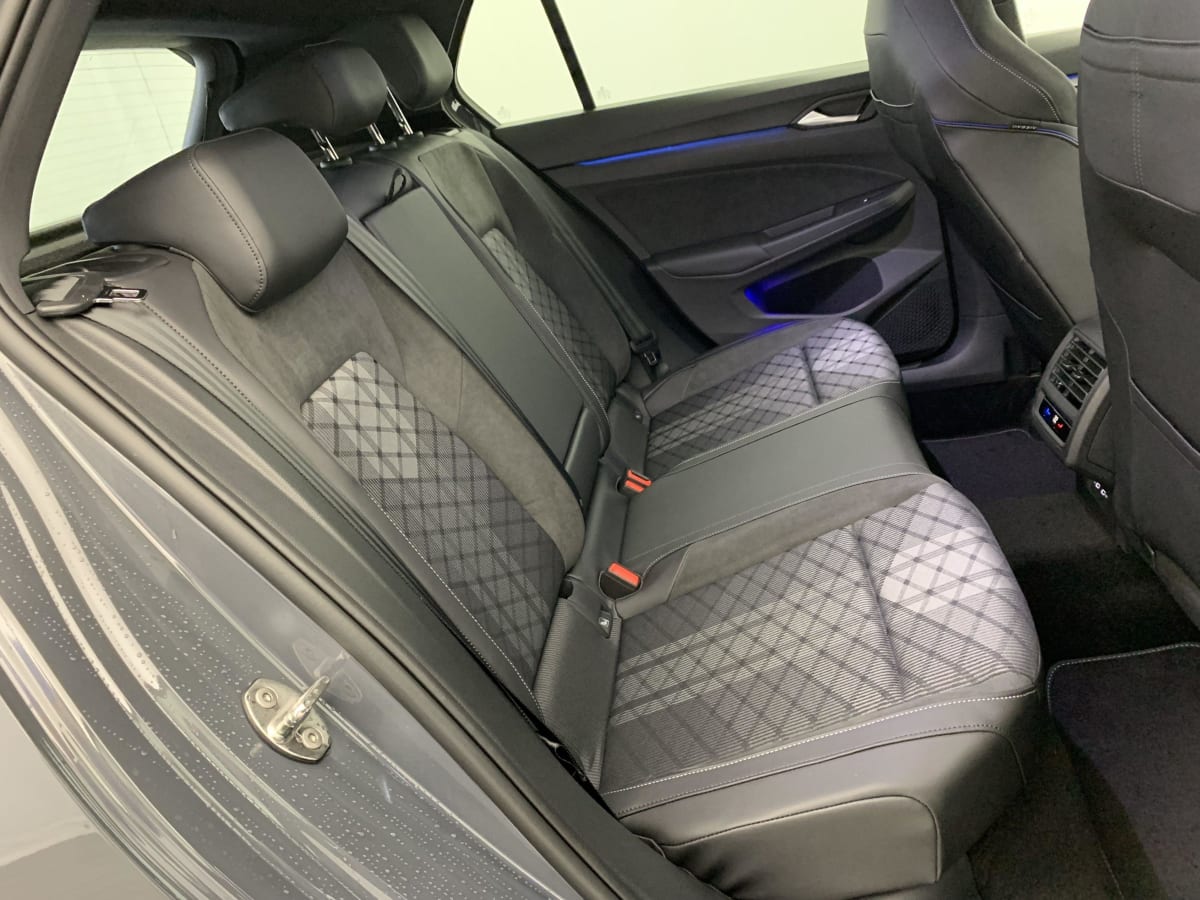 VOLKSWAGEN GOLF 8 2.0 TDI 150 DSG7 R-LINE