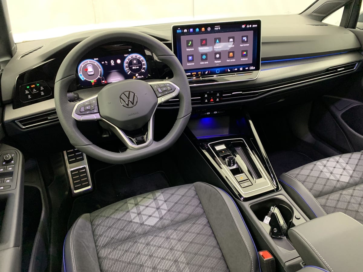 VOLKSWAGEN GOLF 8 2.0 TDI 150 DSG7 R-LINE