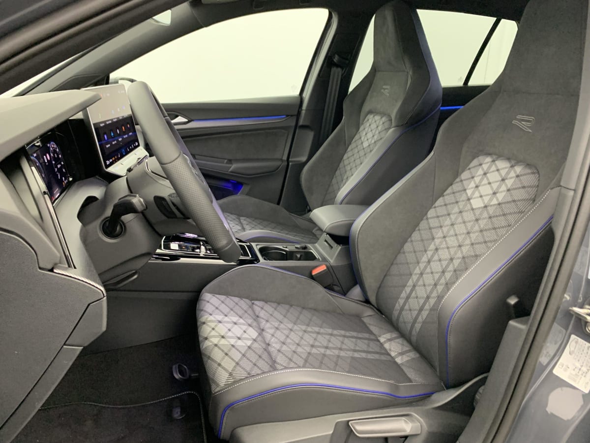 VOLKSWAGEN GOLF 8 2.0 TDI 150 DSG7 R-LINE