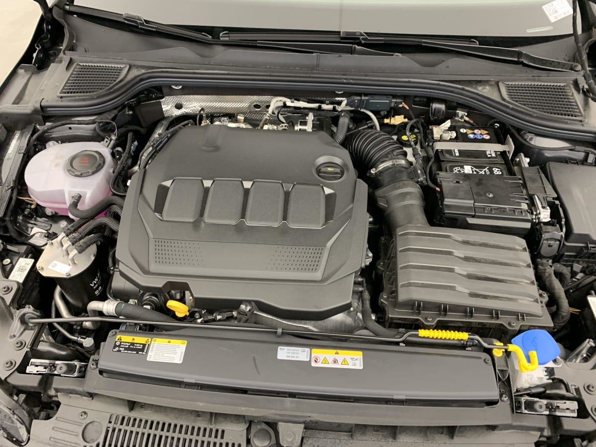 VOLKSWAGEN GOLF 8 2.0 TDI 150 DSG7 R-LINE