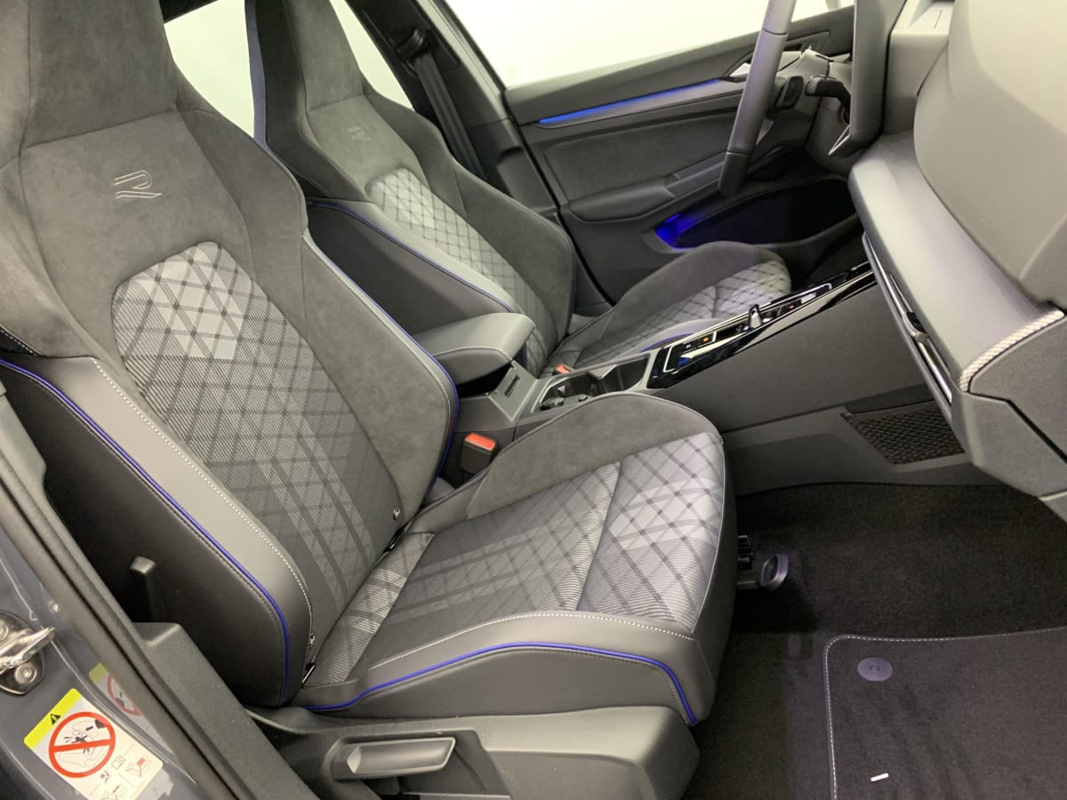 VOLKSWAGEN GOLF 8 2.0 TDI 150 DSG7 R-LINE