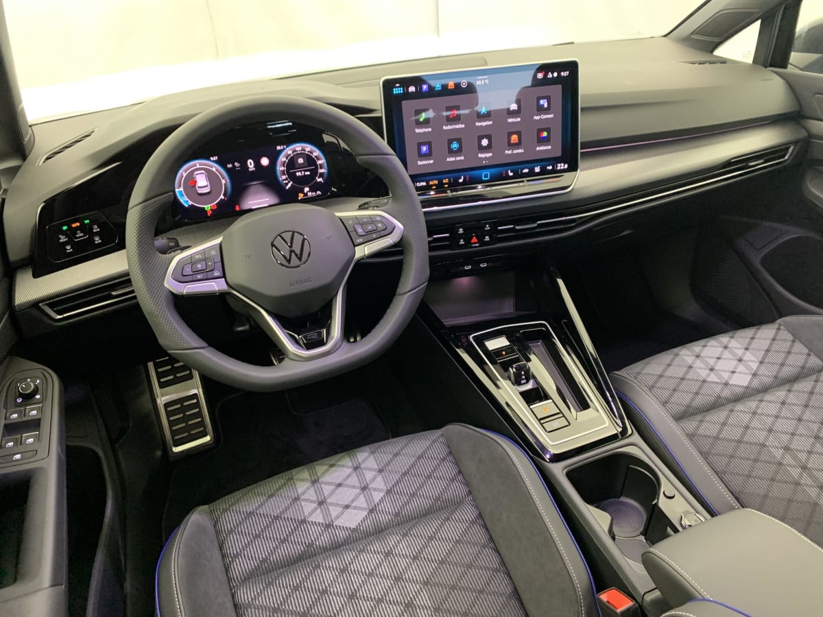 VOLKSWAGEN GOLF 8 2.0 TDI 150 DSG7 R-LINE